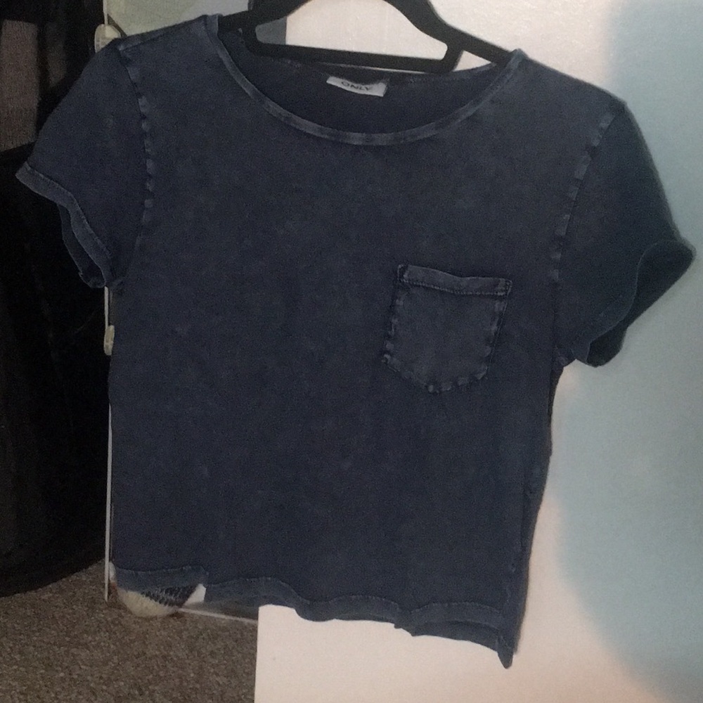 A short sleeves t-shirt for summers.